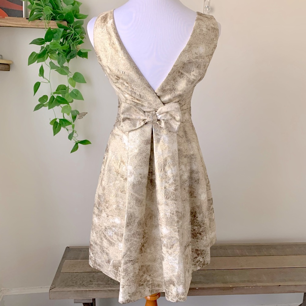 Champagne gold metallic fit & flare v neck Cocktail Dress. - Picture 5 of 7